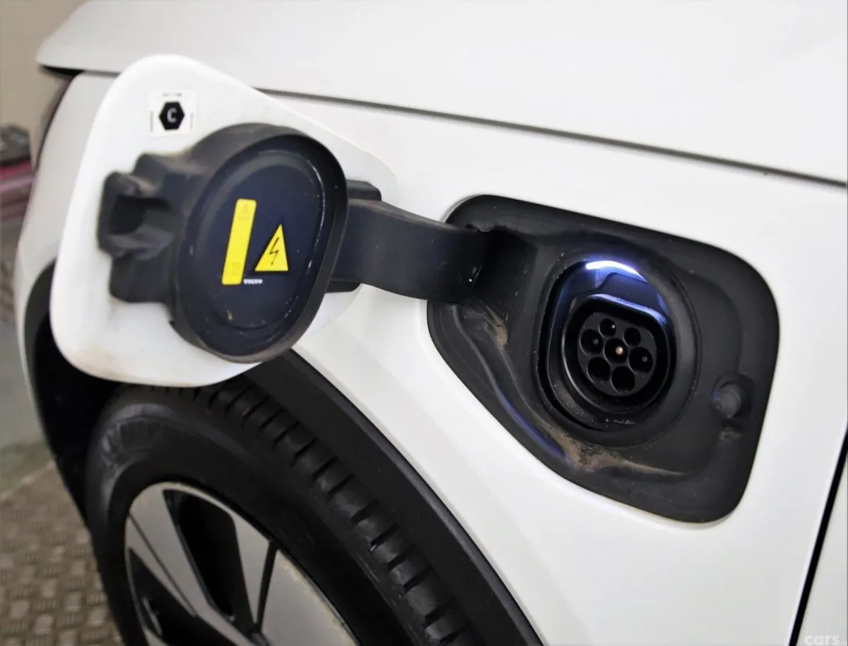 Volvo XC40 SUV, Petrol Plug-in Hybrid, 2023, White