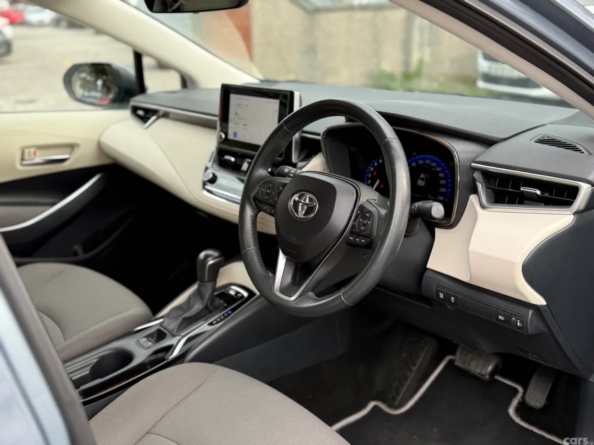 Toyota Corolla Saloon, Petrol Hybrid, 2022, Grey