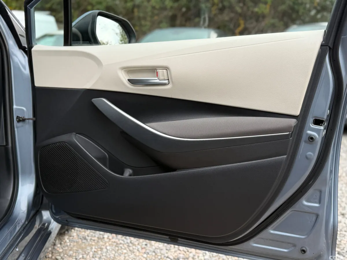 Toyota Corolla Saloon, Petrol Hybrid, 2022, Grey