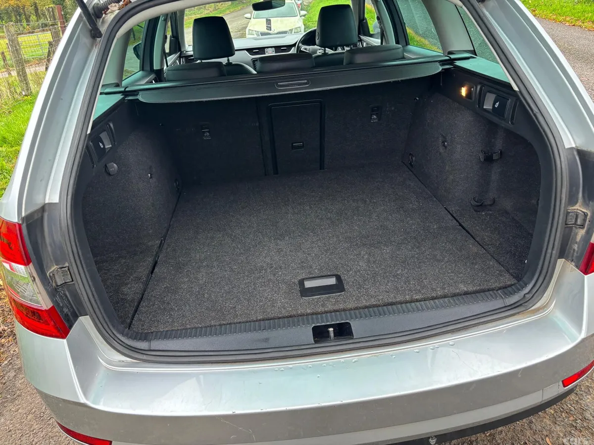 Skoda Octavia Estate, Diesel, 2019, Silver