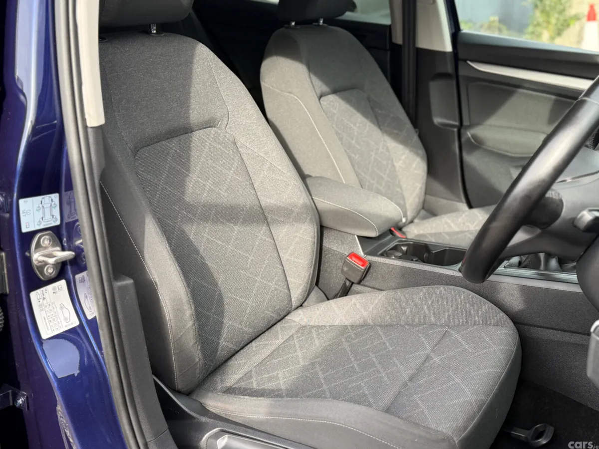 Volkswagen Golf Hatchback, Petrol, 2021, Blue