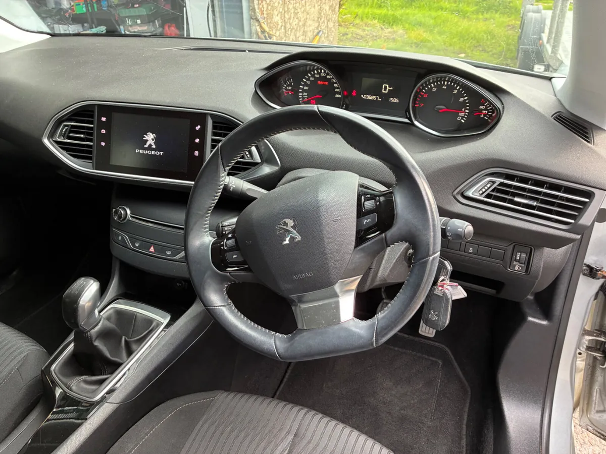 Peugeot 308 Hatchback, Petrol, 2016, Grey