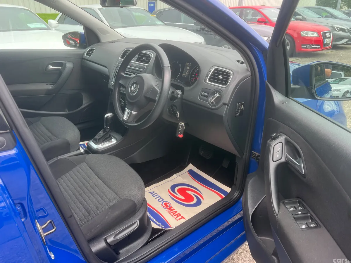 Volkswagen Polo Hatchback, Petrol, 2013, Blue