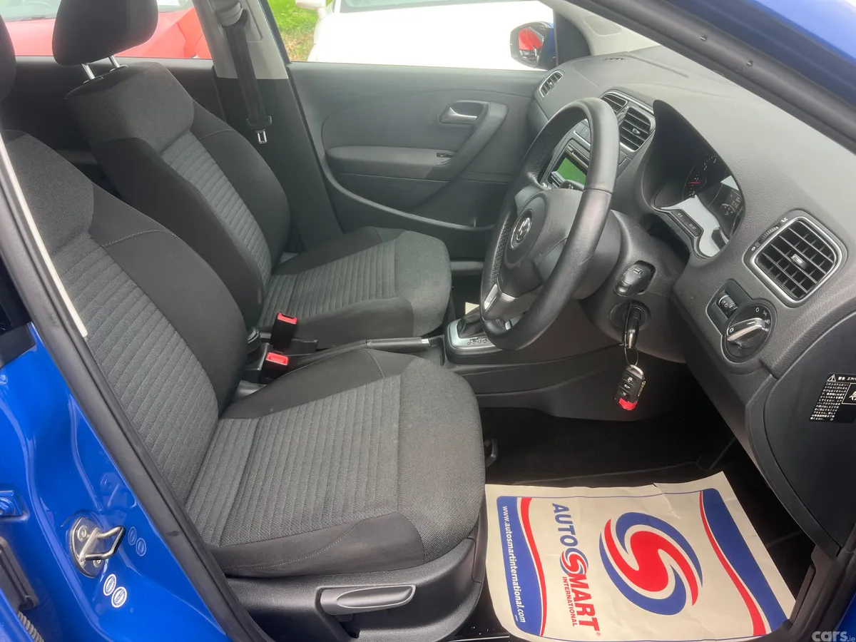 Volkswagen Polo Hatchback, Petrol, 2013, Blue