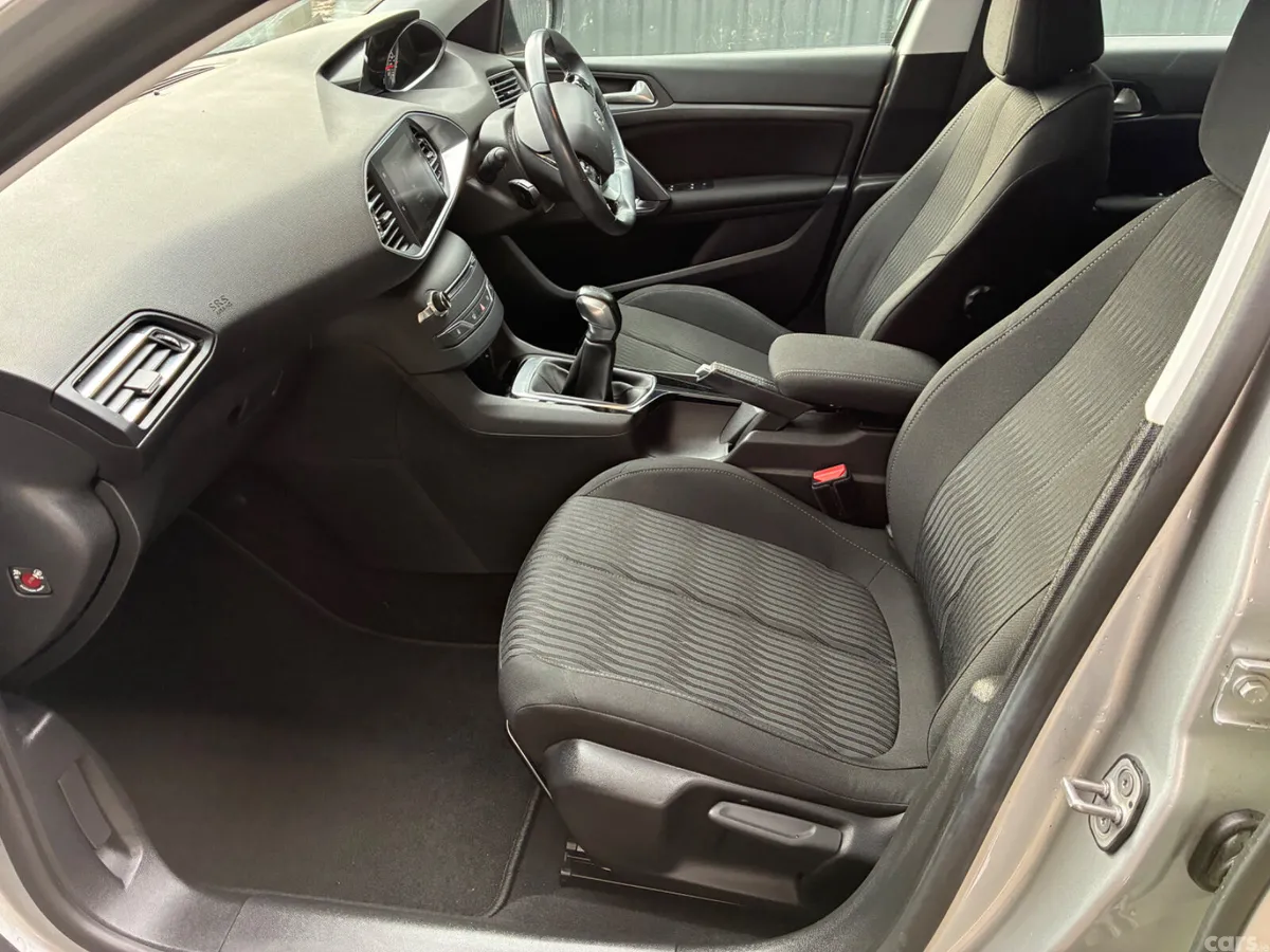 Peugeot 308 Hatchback, Petrol, 2016, Grey