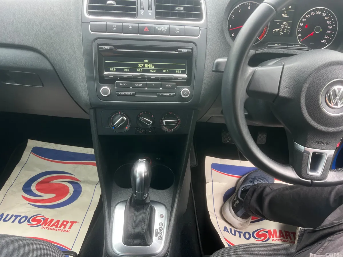 Volkswagen Polo Hatchback, Petrol, 2013, Blue