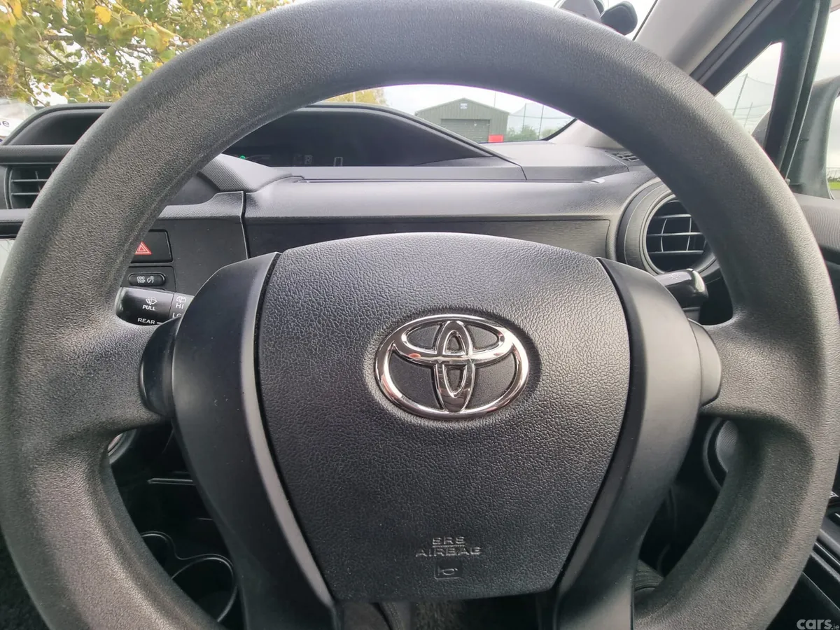 Toyota Aqua Hatchback, Petrol Hybrid, 2017, White