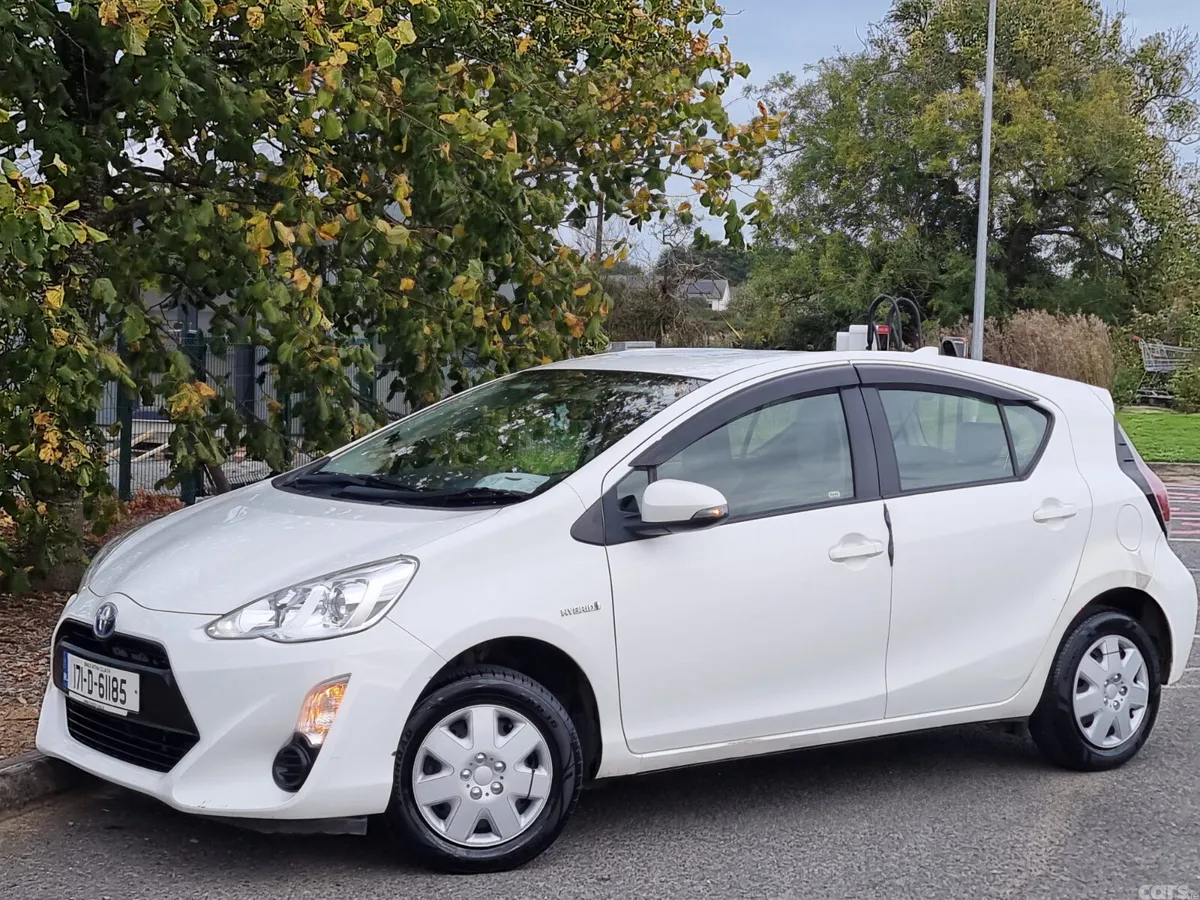 Toyota Aqua Hatchback, Petrol Hybrid, 2017, White