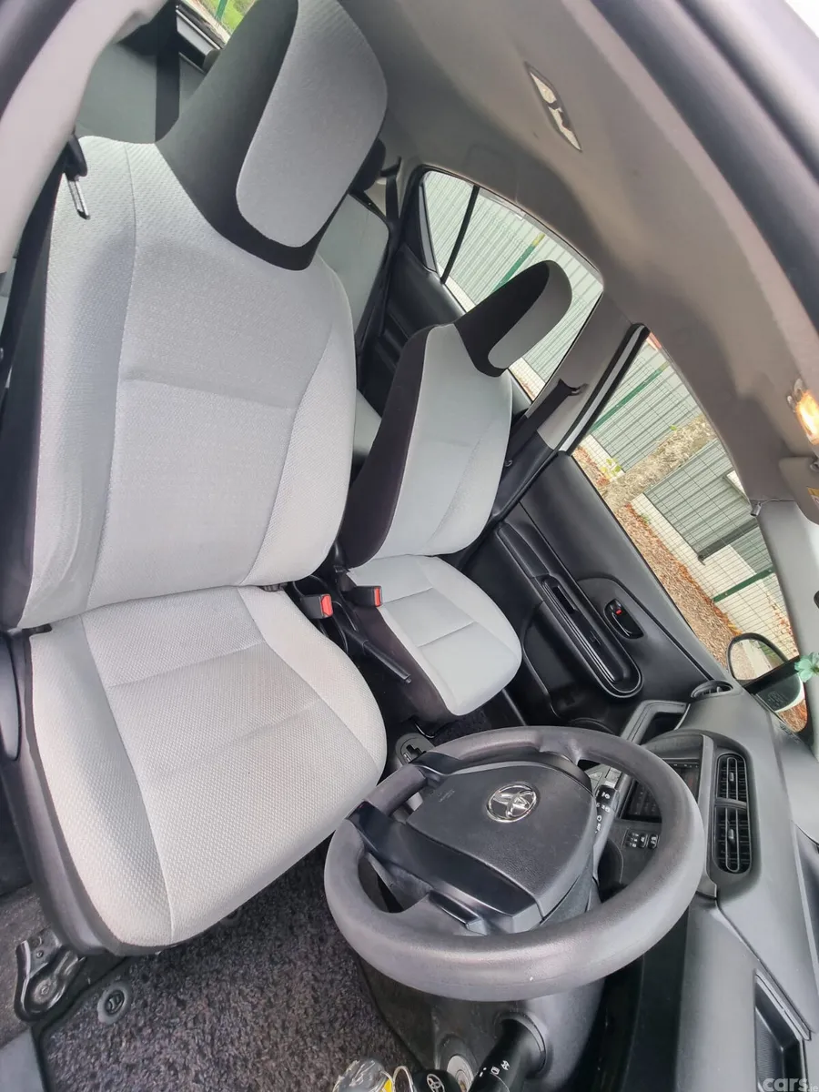 Toyota Aqua Hatchback, Petrol Hybrid, 2017, White