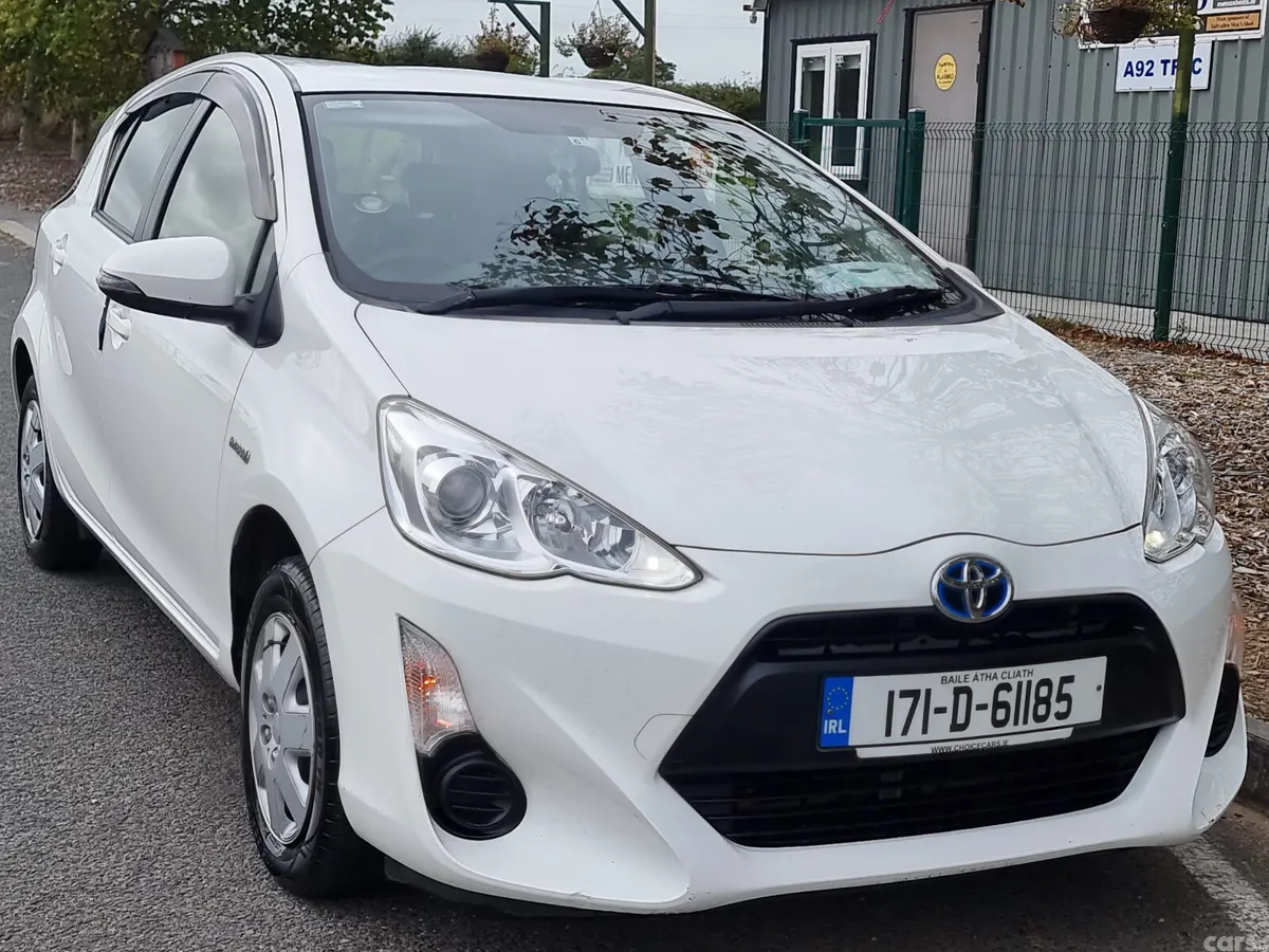 Toyota Aqua Hatchback, Petrol Hybrid, 2017, White