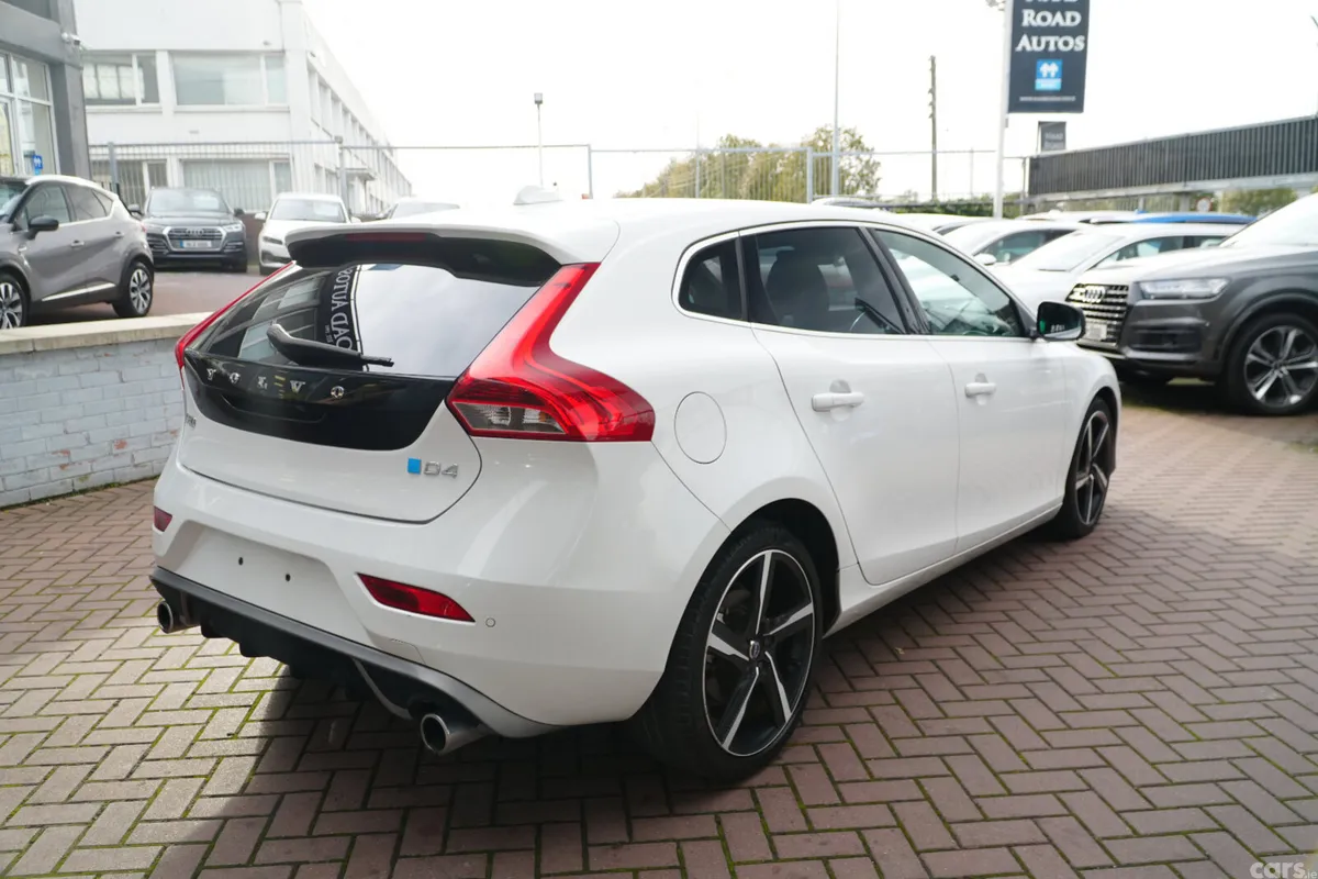 Volvo V40 Hatchback, Diesel, 2016, White