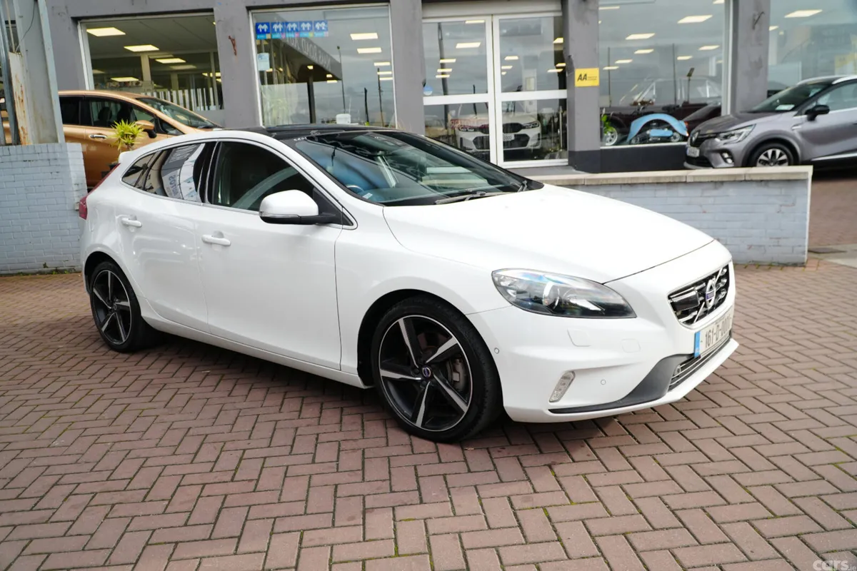 Volvo V40 Hatchback, Diesel, 2016, White