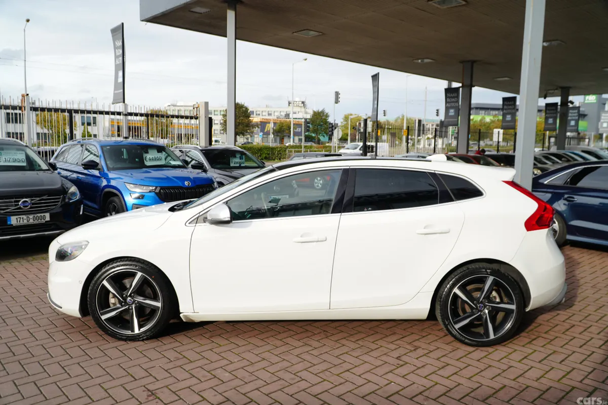 Volvo V40 Hatchback, Diesel, 2016, White