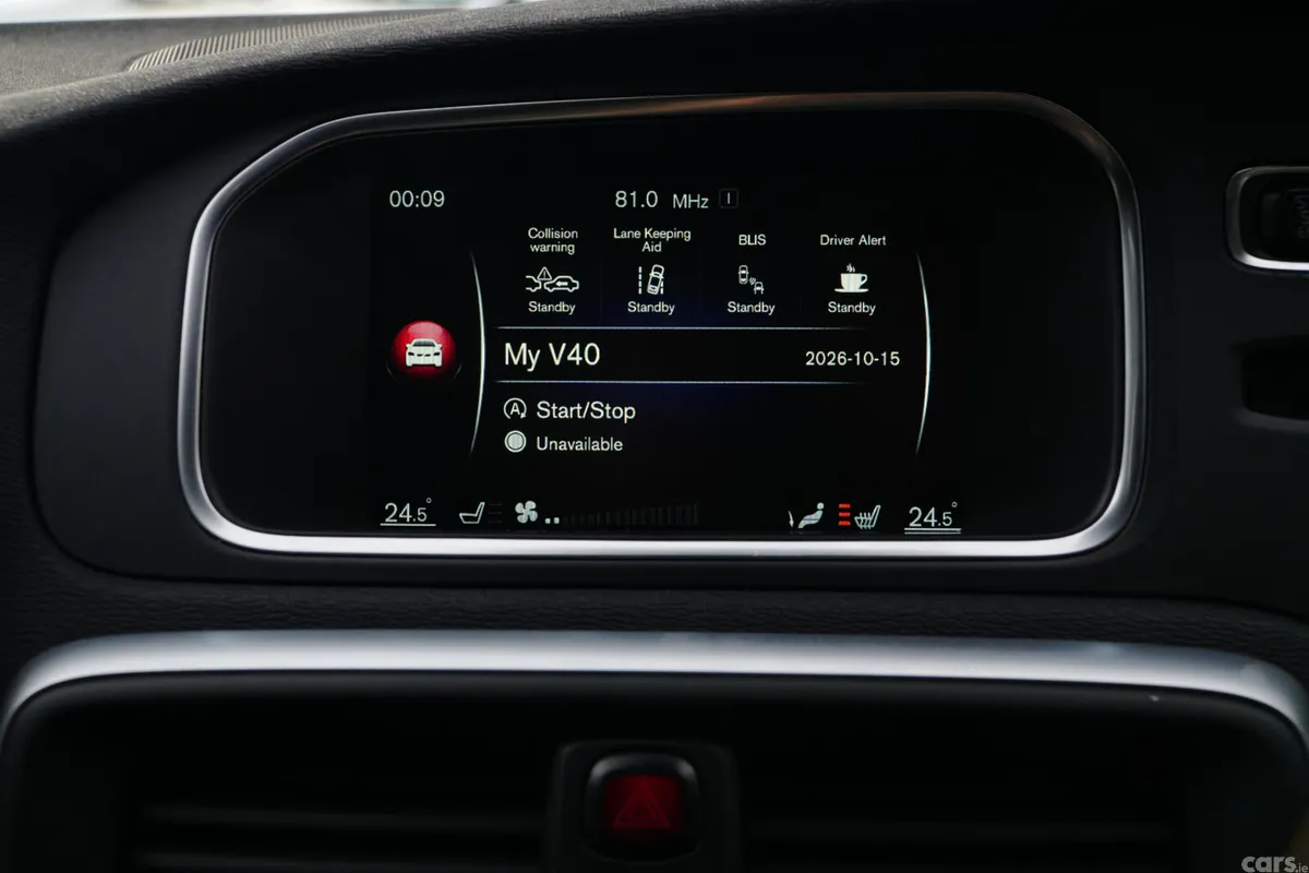 Volvo V40 Hatchback, Diesel, 2016, White