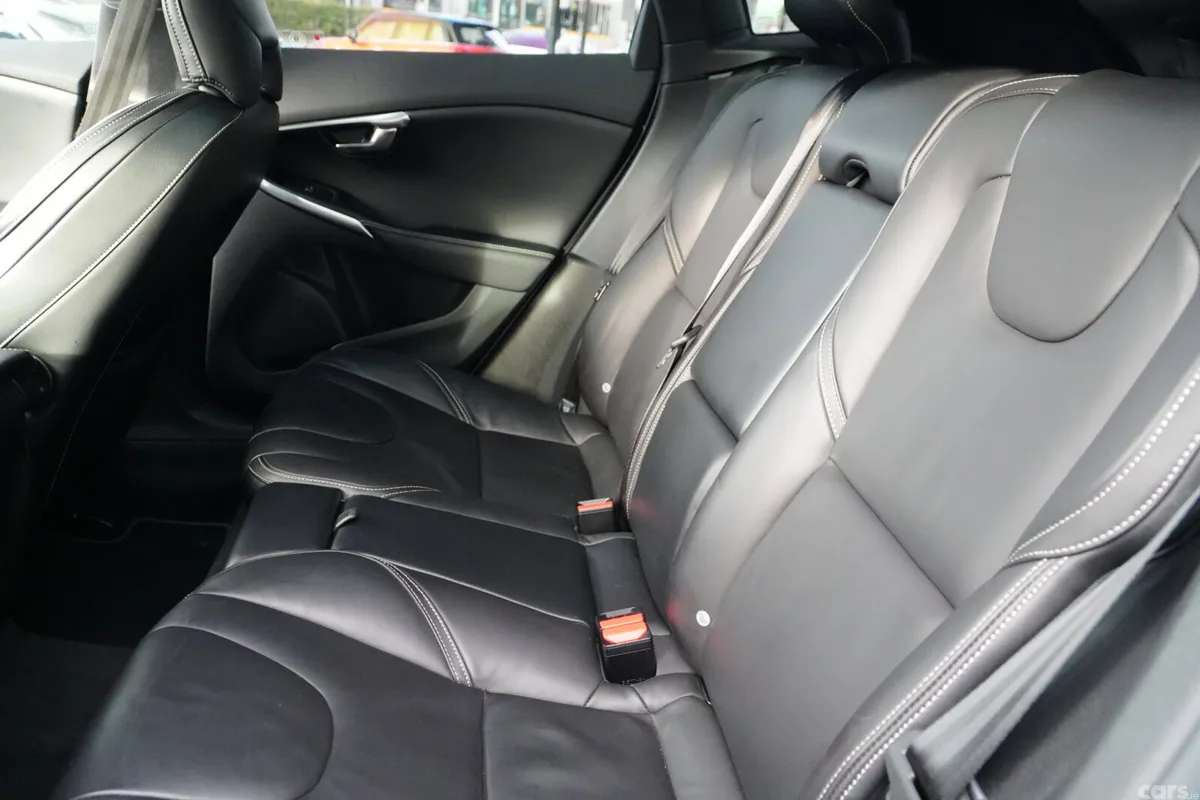 Volvo V40 Hatchback, Diesel, 2016, White