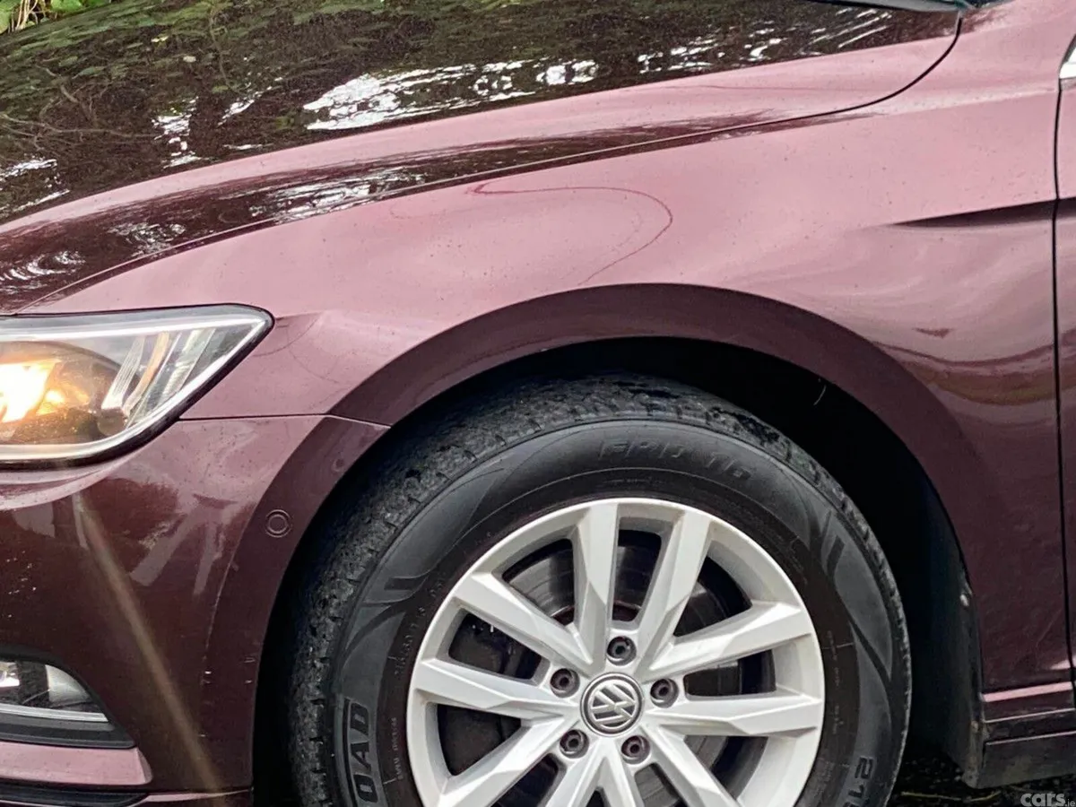 Volkswagen Passat Saloon, Diesel, 2016, Red