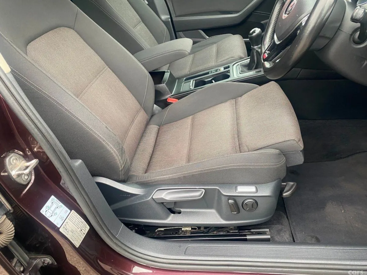 Volkswagen Passat Saloon, Diesel, 2016, Red
