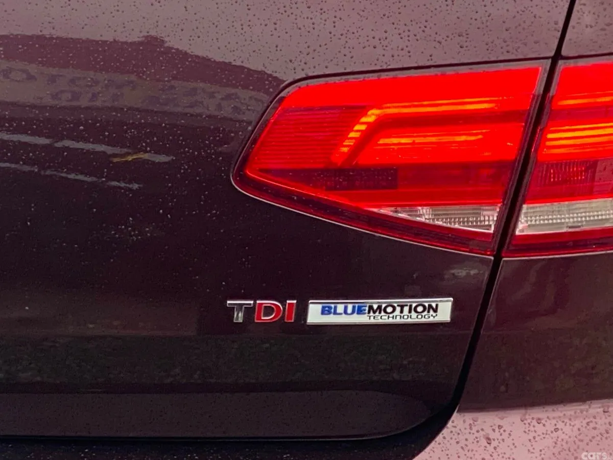Volkswagen Passat Saloon, Diesel, 2016, Red