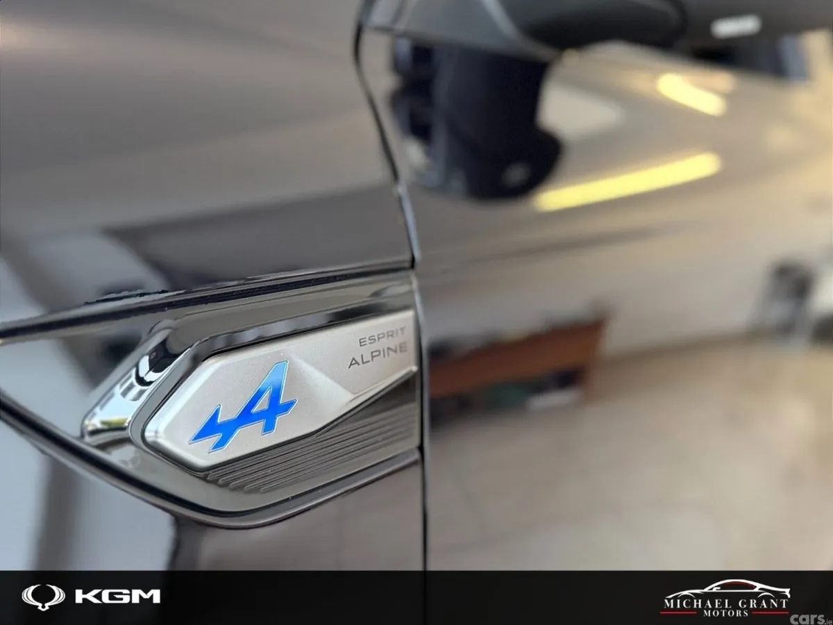 Renault Arkana Hatchback, Petrol Hybrid, 2025, Black