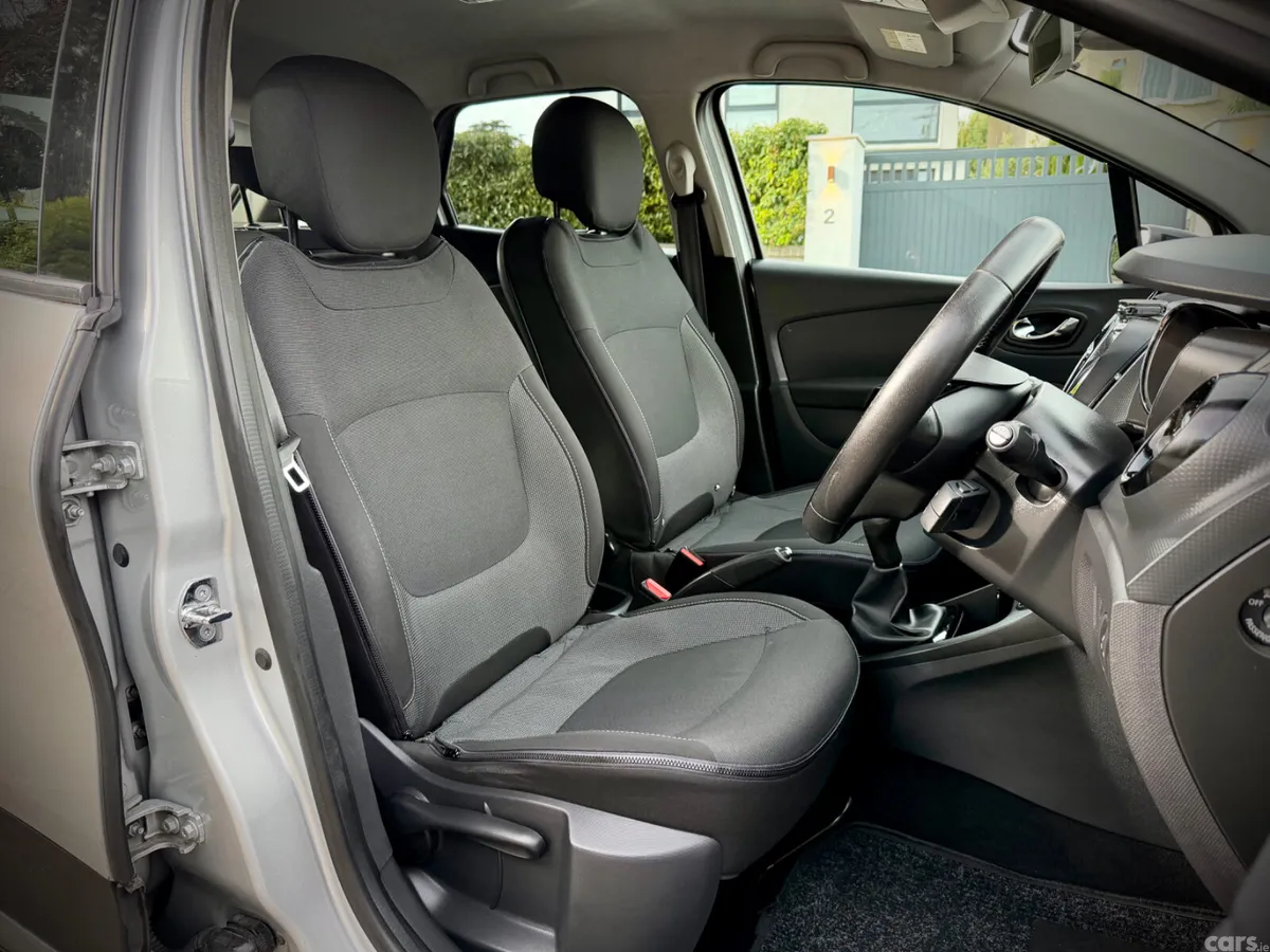Renault Captur Hatchback, Diesel, 2015, Silver