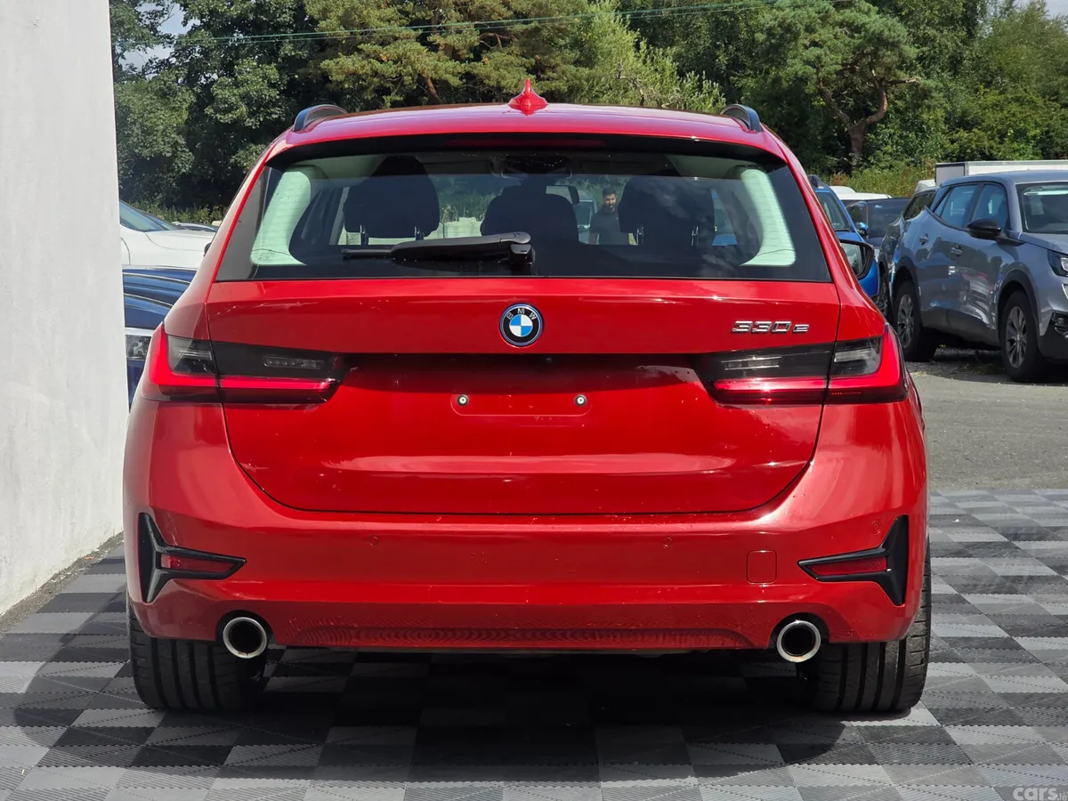 BMW 3-Series Estate, Petrol Hybrid, 2022, Red