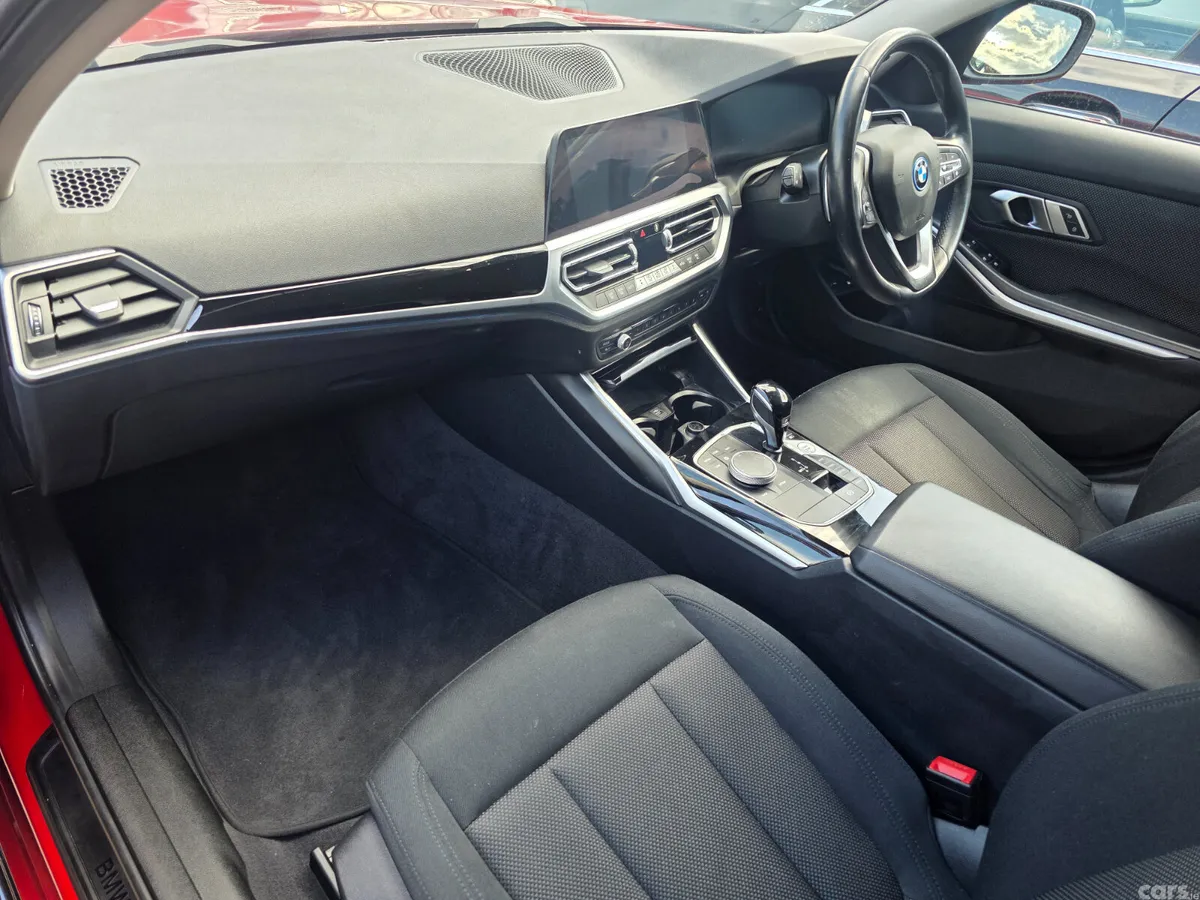 BMW 3-Series Estate, Petrol Hybrid, 2022, Red