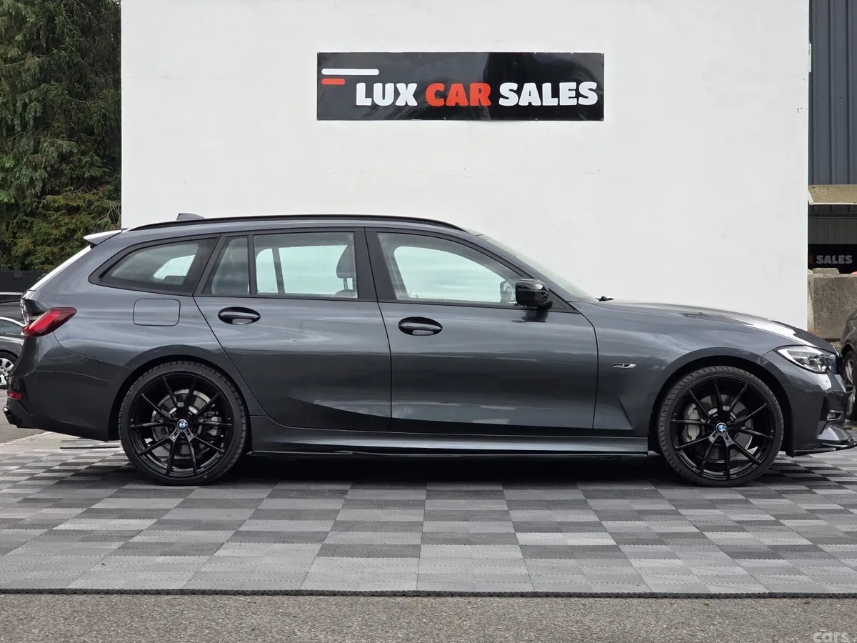 BMW 3-Series Estate, Petrol Hybrid, 2022, Grey