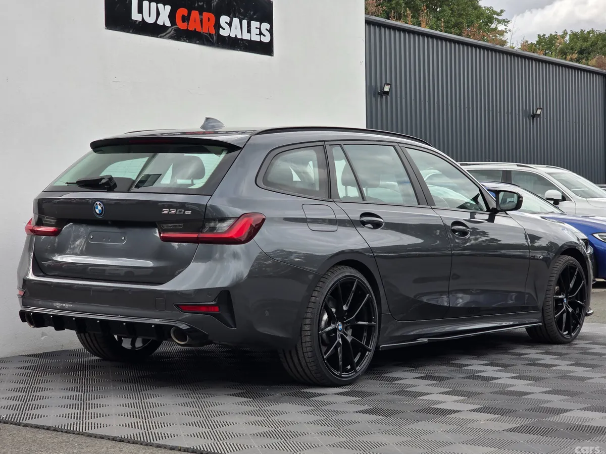 BMW 3-Series Estate, Petrol Hybrid, 2022, Grey