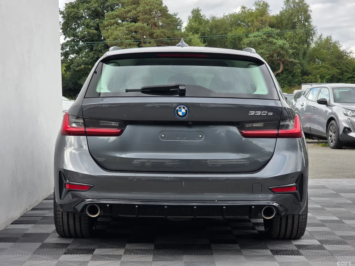BMW 3-Series Estate, Petrol Hybrid, 2022, Grey