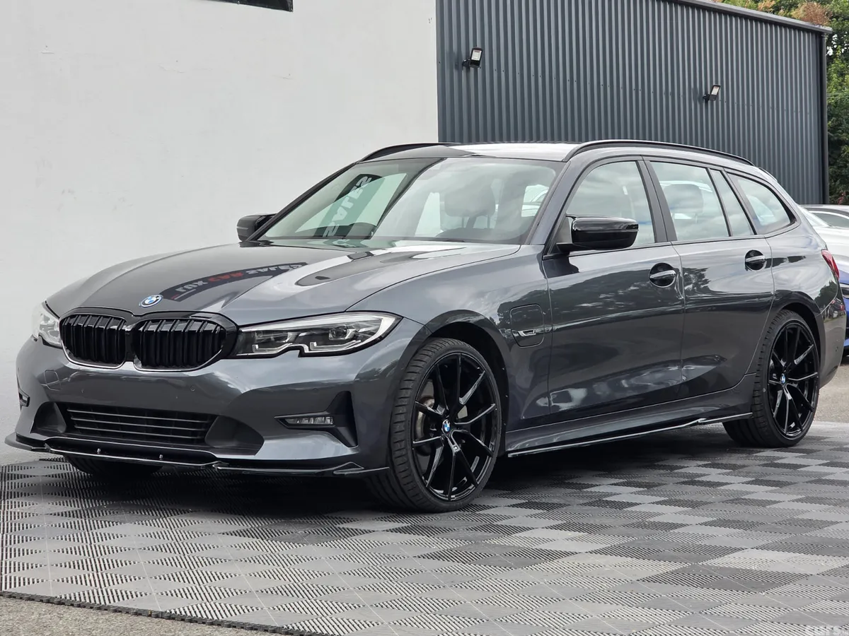 BMW 3-Series Estate, Petrol Hybrid, 2022, Grey