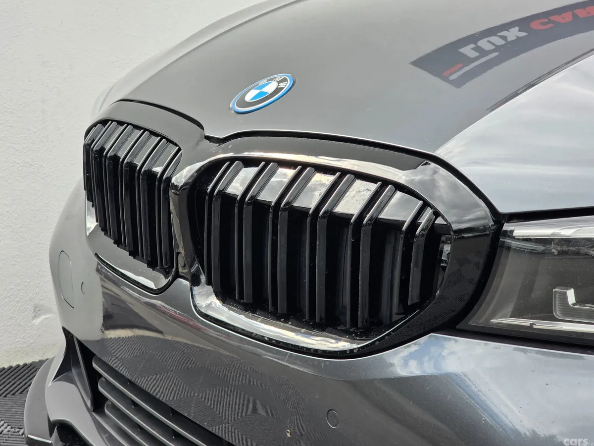 BMW 3-Series Estate, Petrol Hybrid, 2022, Grey