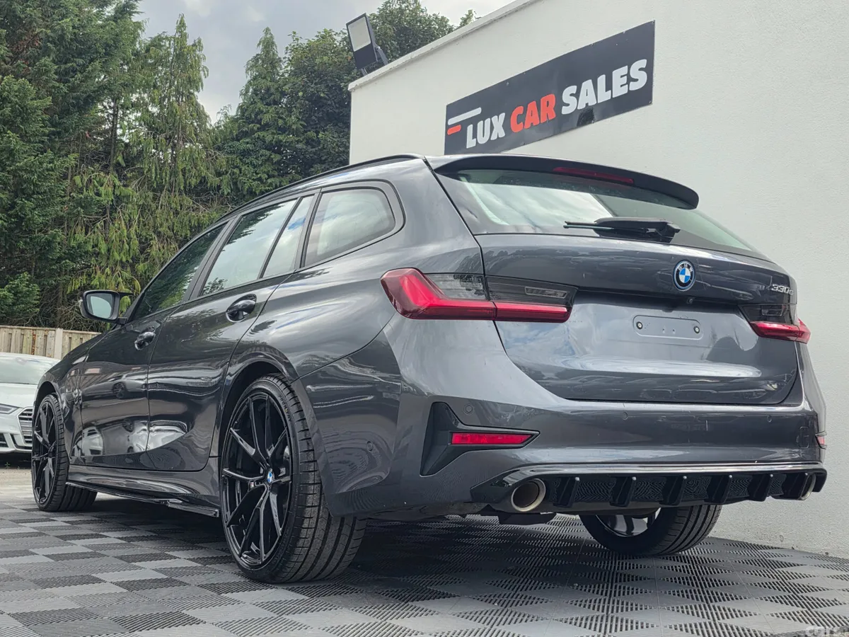 BMW 3-Series Estate, Petrol Hybrid, 2022, Grey