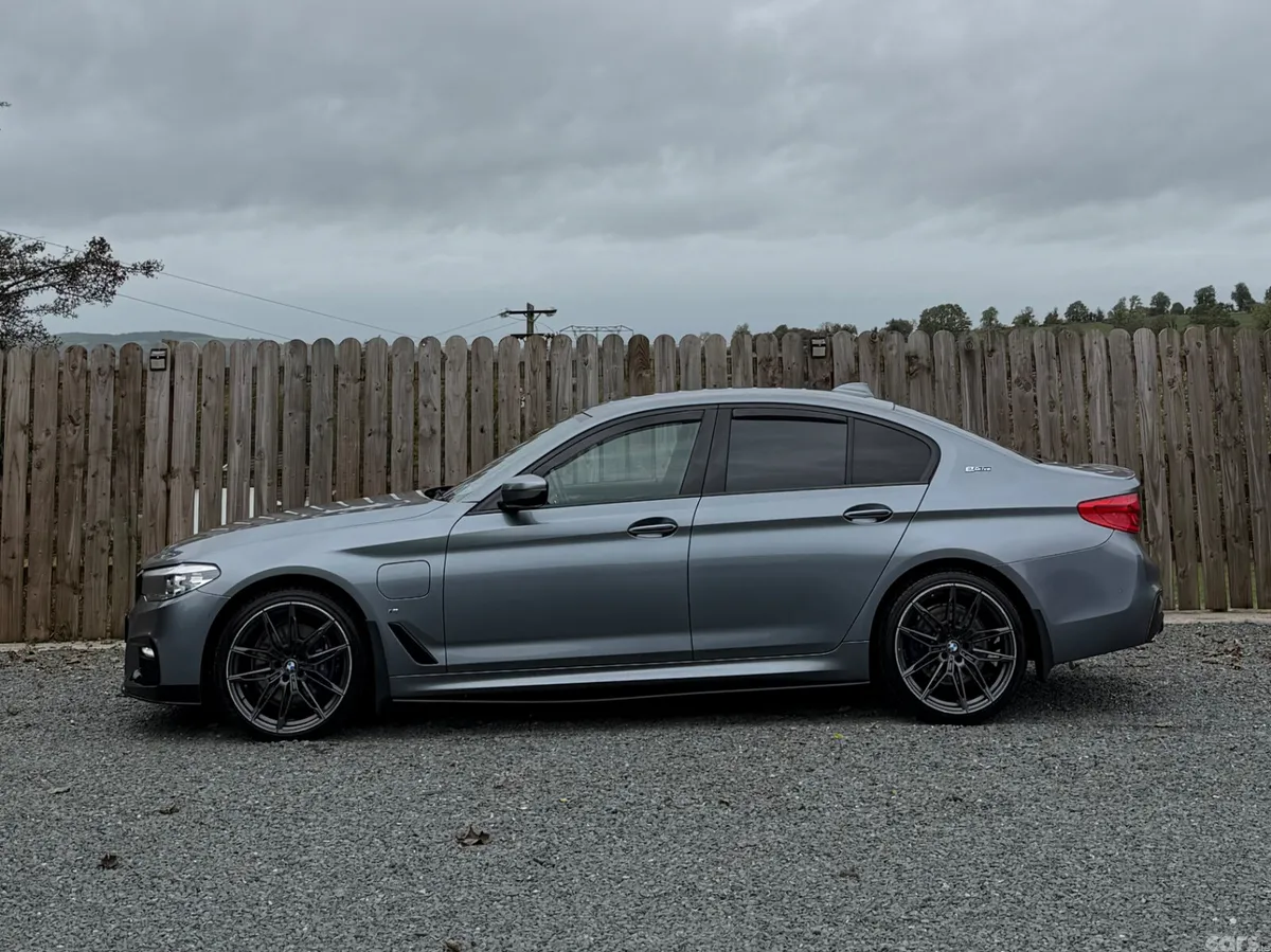 BMW 5-Series Saloon, Petrol Plug-in Hybrid, 2018, Blue