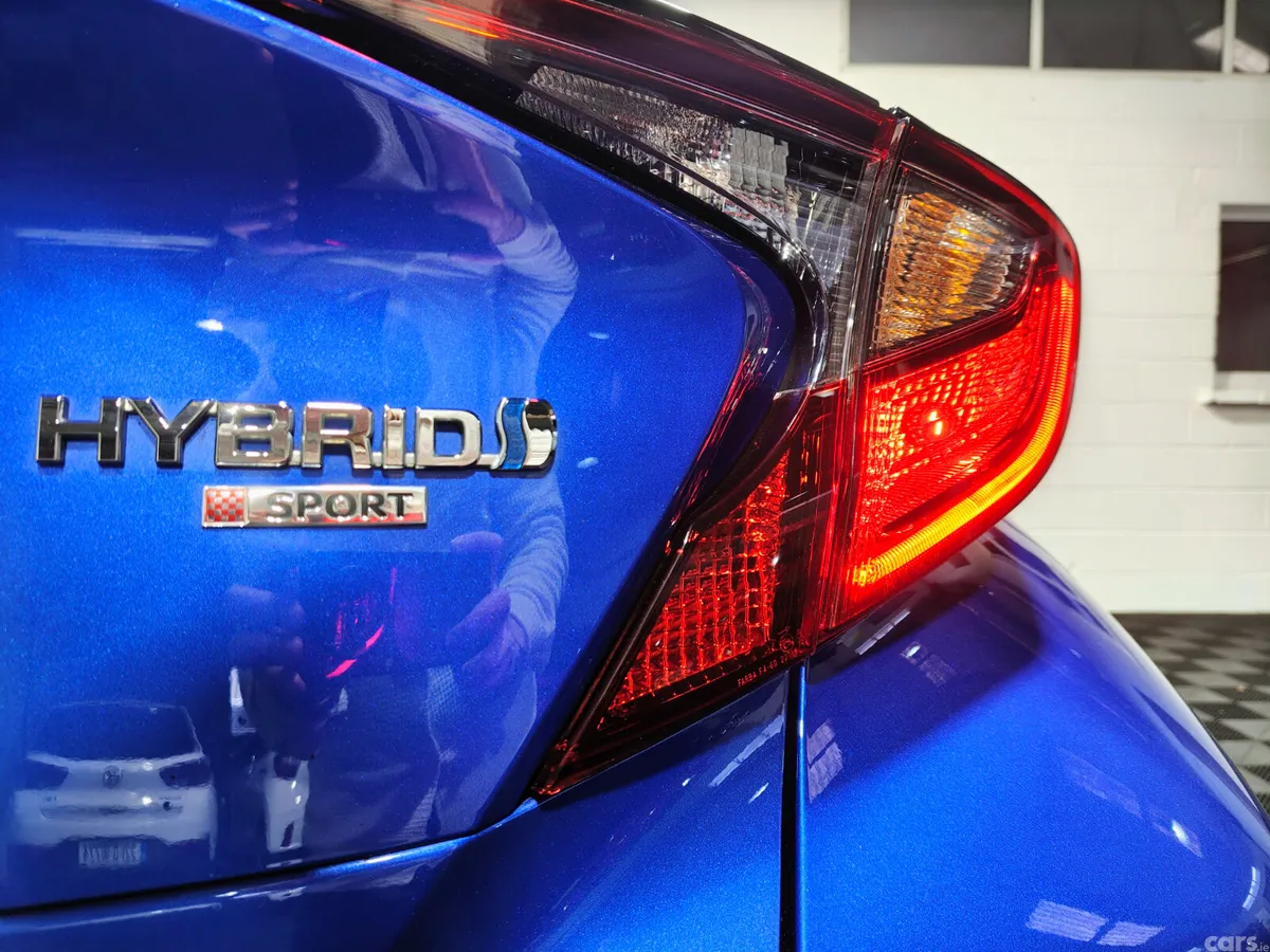 Toyota C-HR Hatchback, Petrol Hybrid, 2022, Blue