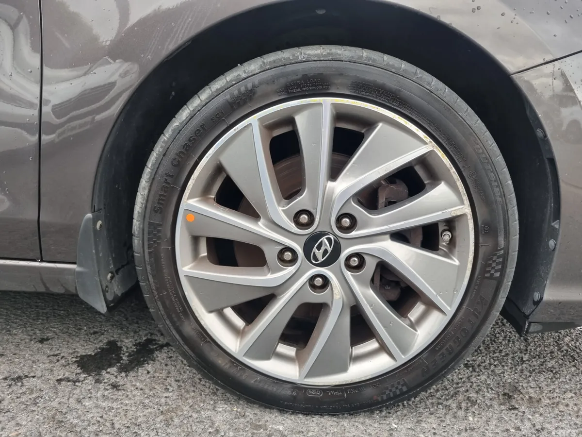 Hyundai i30 Hatchback, Petrol, 2018, Brown
