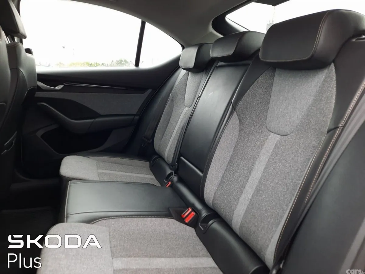 Skoda Octavia Saloon, Diesel, 2024, White