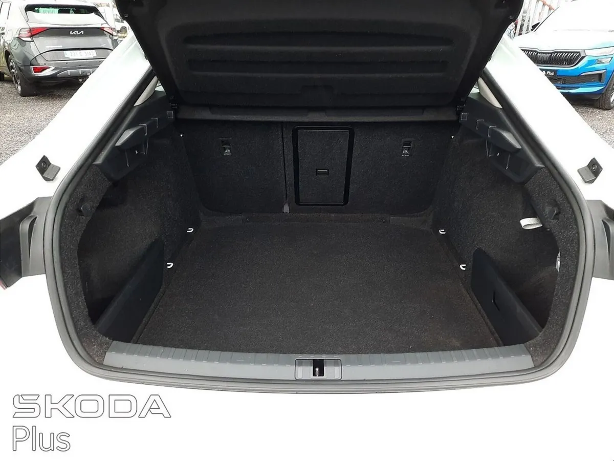 Skoda Octavia Saloon, Diesel, 2024, White