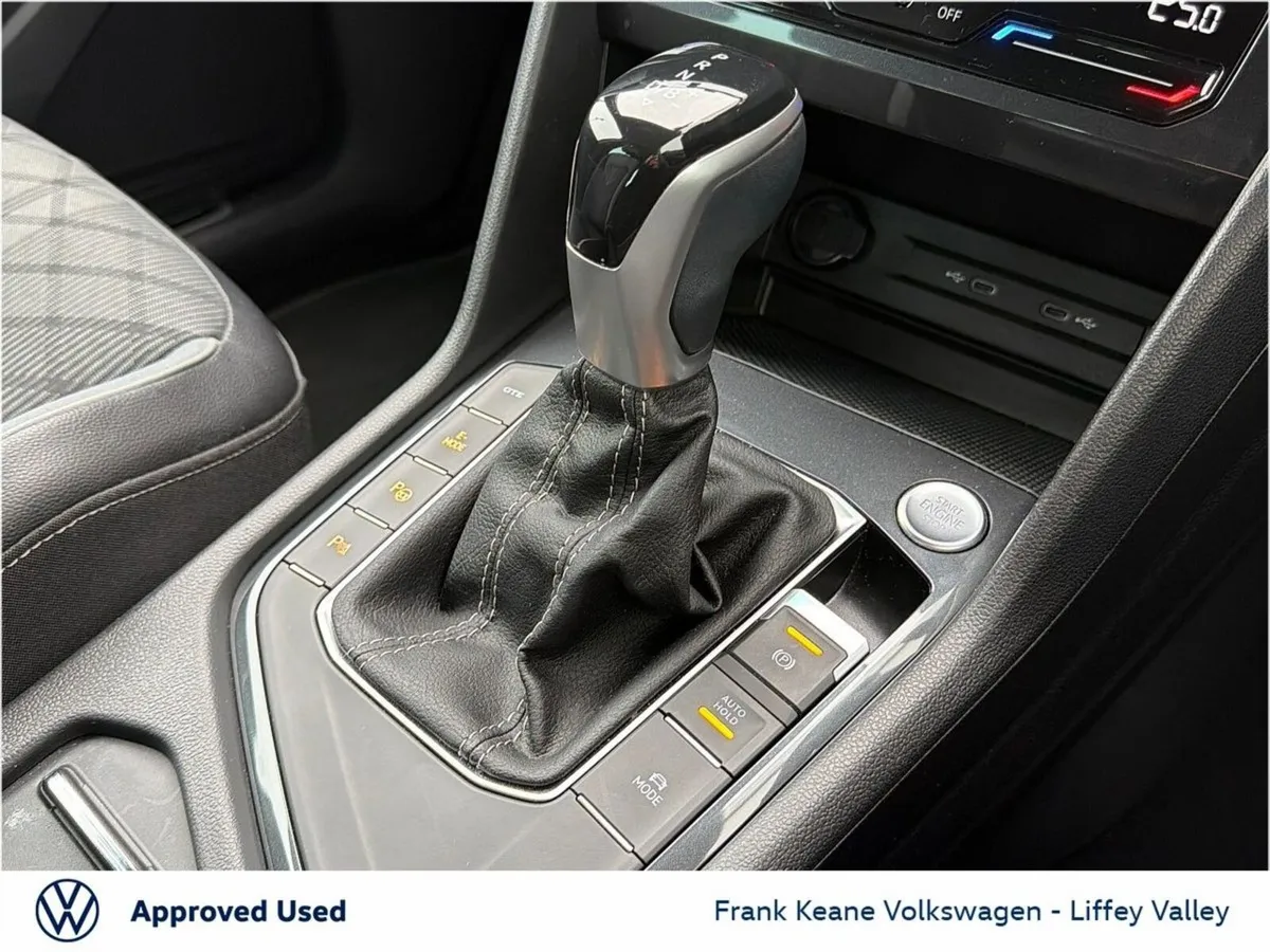 Volkswagen Tiguan SUV, Petrol Plug-in Hybrid, 2023, Black
