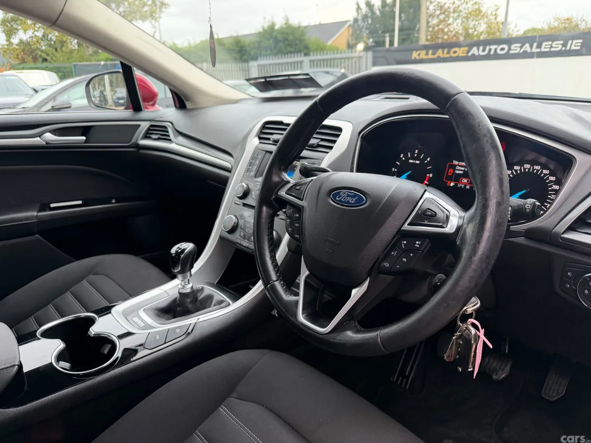 Ford Mondeo Hatchback, Diesel, 2016, Red