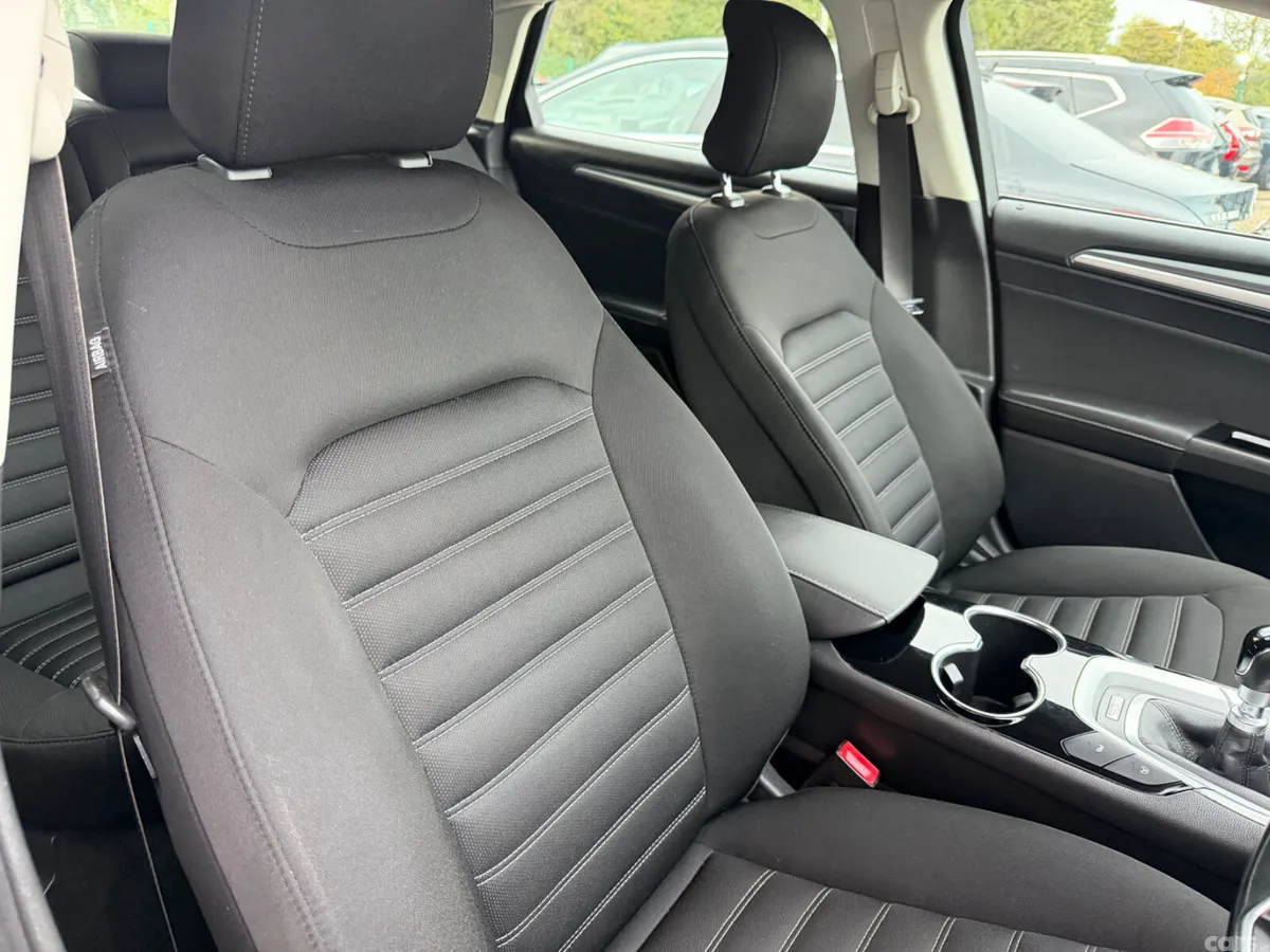 Ford Mondeo Hatchback, Diesel, 2016, Red