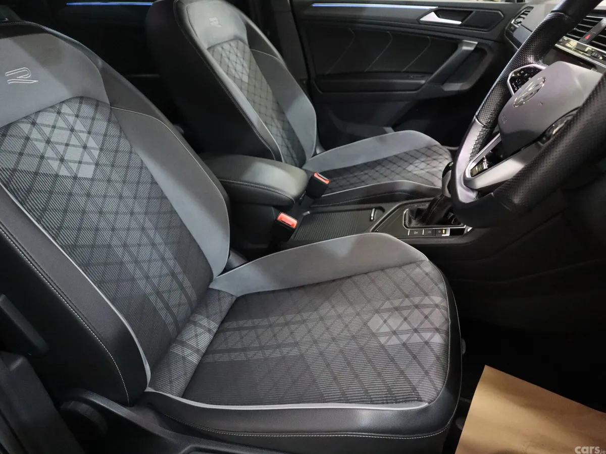 Volkswagen Tiguan SUV, Petrol Hybrid, 2023, Black