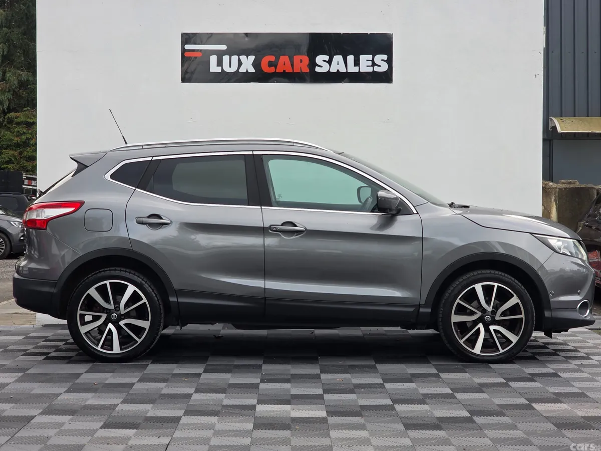 Nissan Qashqai Hatchback, Diesel, 2016, Grey