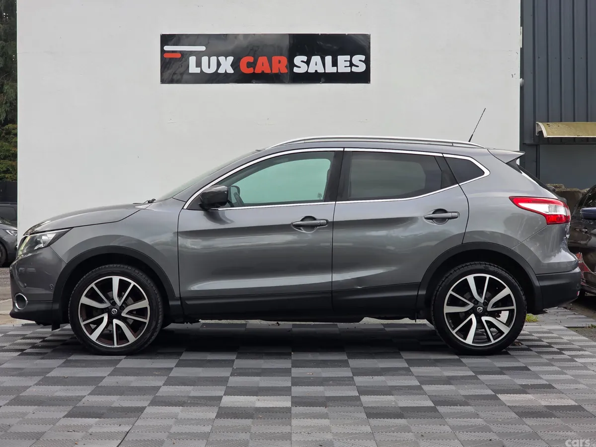 Nissan Qashqai Hatchback, Diesel, 2016, Grey