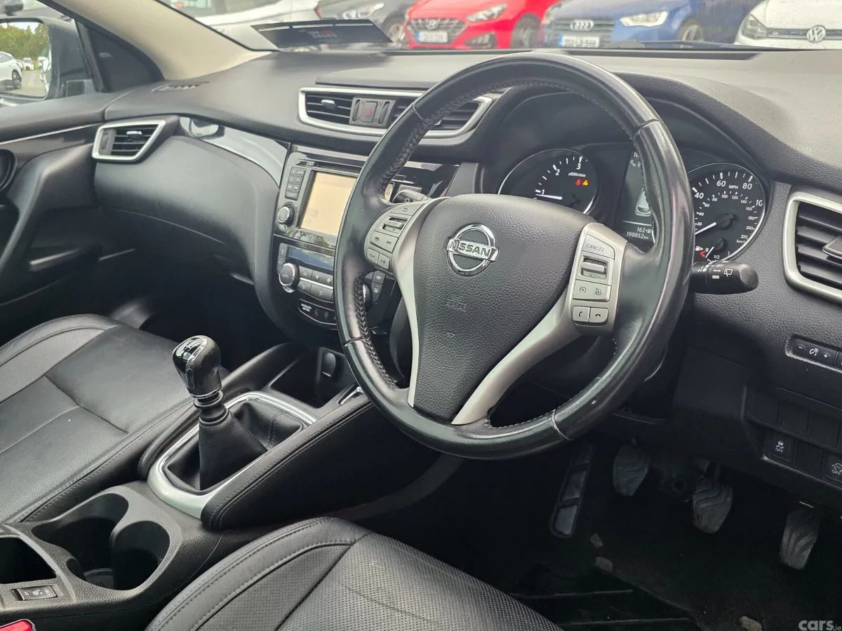 Nissan Qashqai Hatchback, Diesel, 2016, Grey