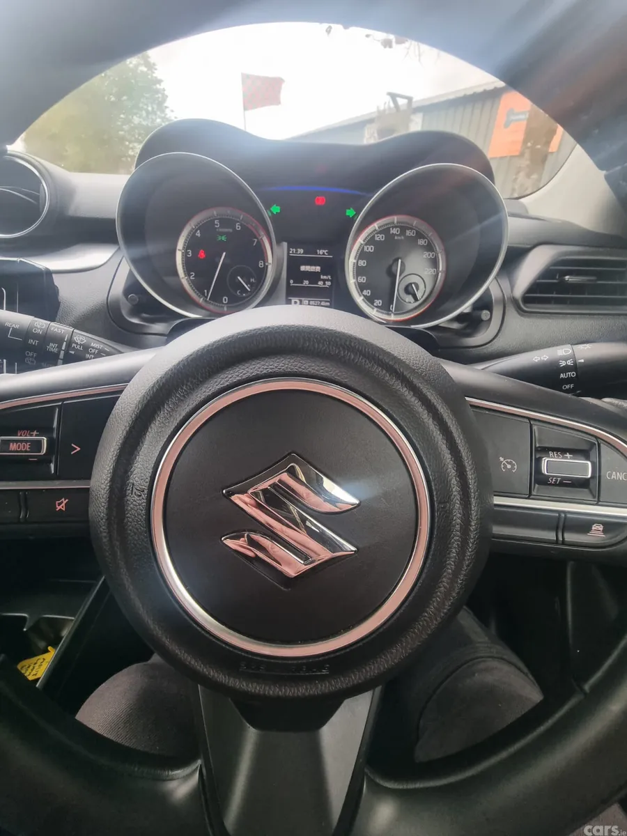 Suzuki Swift Hatchback, Petrol, 2019, Silver