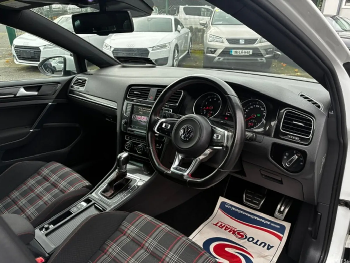 Volkswagen Golf Hatchback, Petrol, 2016, White