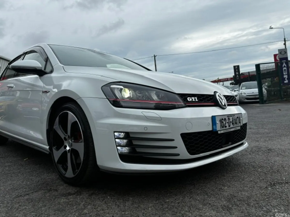 Volkswagen Golf Hatchback, Petrol, 2016, White