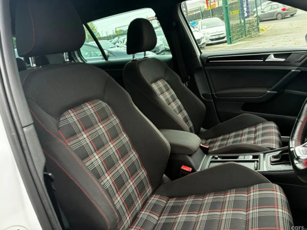Volkswagen Golf Hatchback, Petrol, 2016, White
