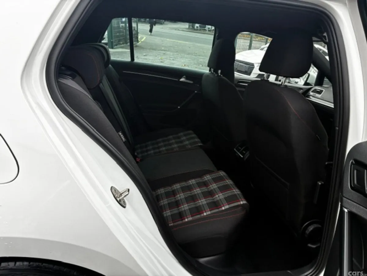 Volkswagen Golf Hatchback, Petrol, 2016, White