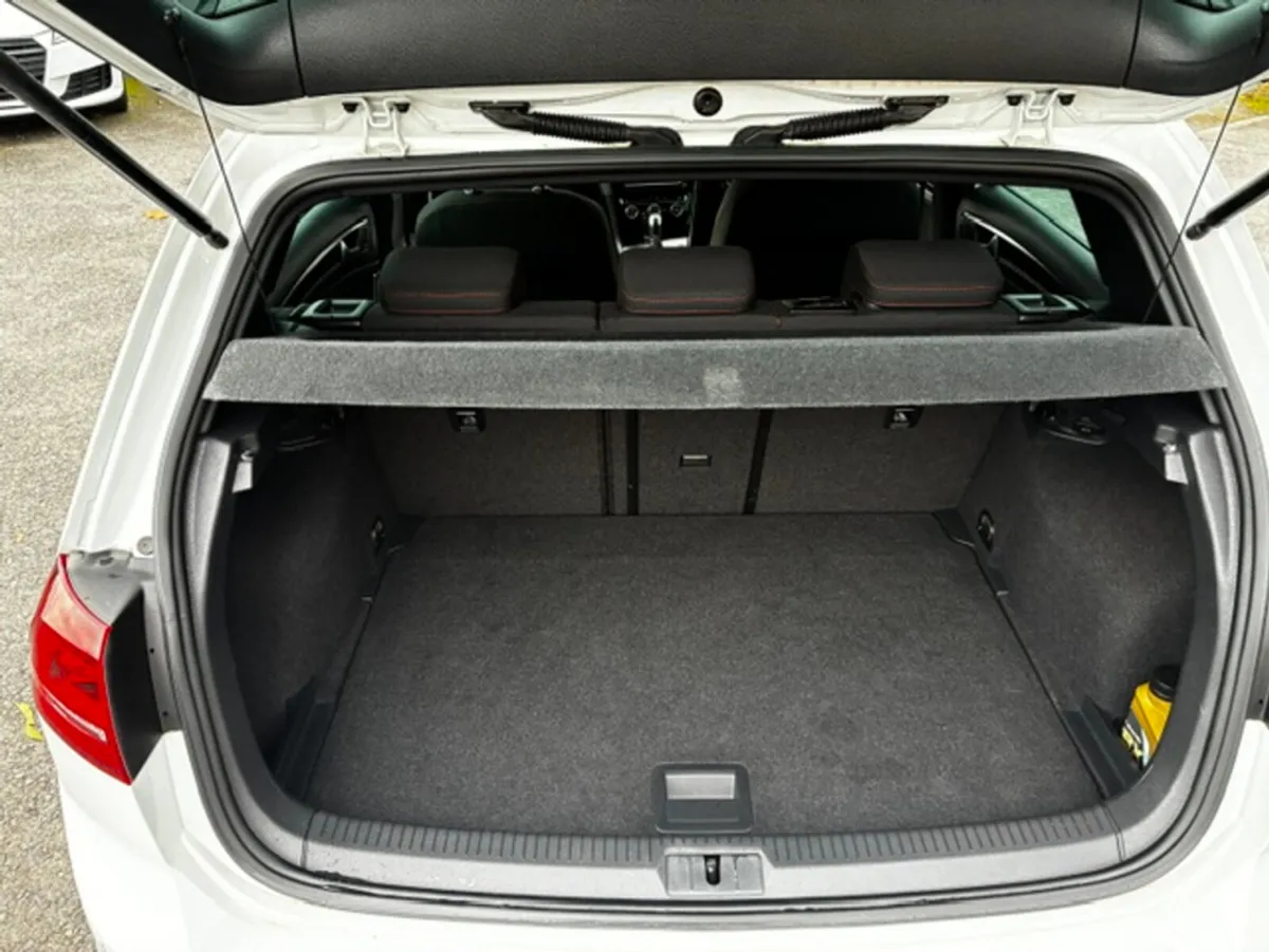 Volkswagen Golf Hatchback, Petrol, 2016, White
